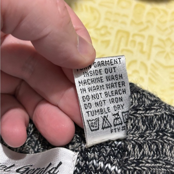 Vintage Men's Black and Gray Argyle Vest - Picture 6 of 8